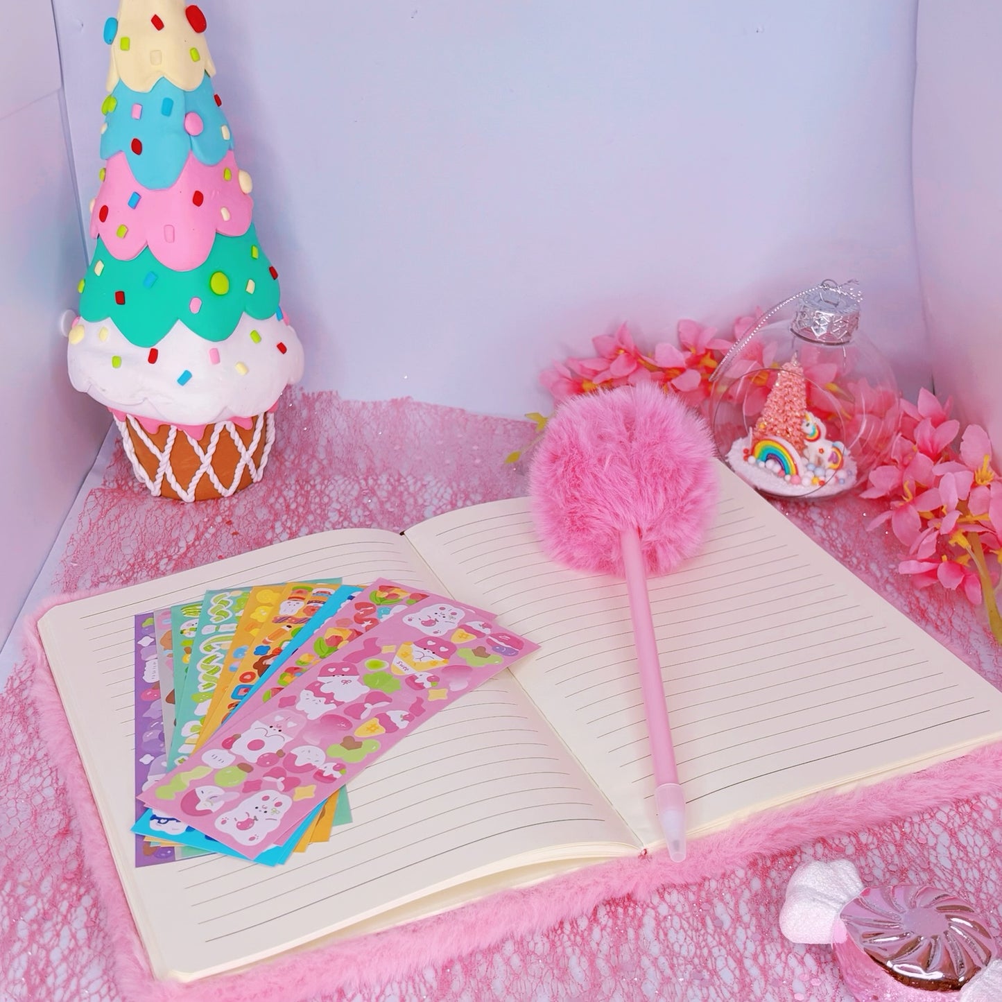 CARNET EN PELUCHE ROSE AVEC STYLO + STICKERS